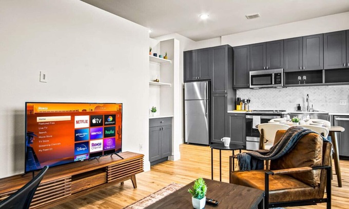 West Oak Hill Apartment | Luxurious New Unit|1Bd1Ba|Pool, Golf Sim