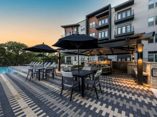 West Oak Hill Apartment | Luxurious New Unit 1Bd1Ba Pool, Golf Sim