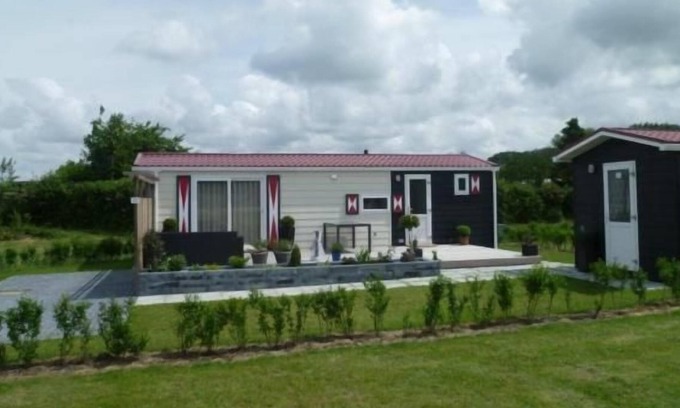 Serooskerke House | Luxurious 4-person chalet at family park in Serooskerke