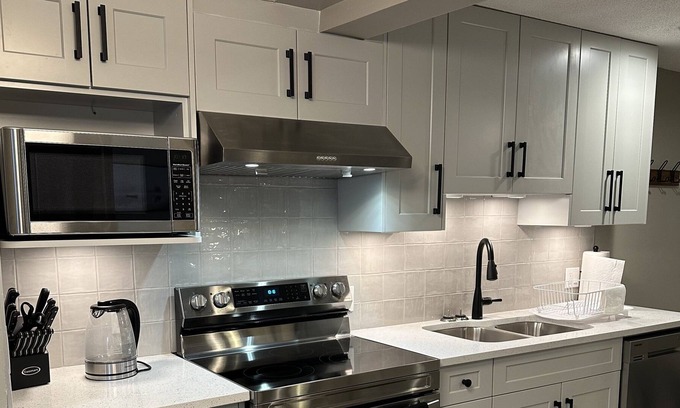 West Side Apartment | Luxurious, Prime Location, & Newly renovated! Available Now!