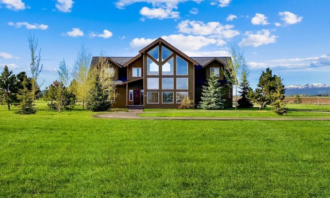 Brookdale Meadows Cabin | Luxurious, Private Cabin w/Hot Tub & Volleyball