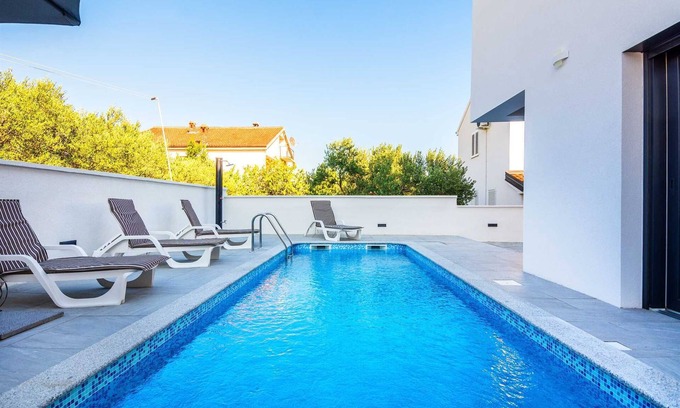Vir Apartment | Luxurious | Private pool | Apartment for 4-6 persons | Air conditioning, satelite tv, wifi Internet