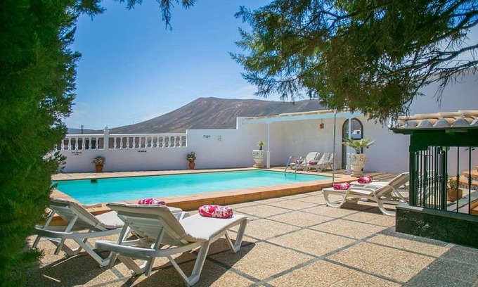 Macher Villa | Luxurious Rustic House | Villa Nicolivos | Beautiful Seaviews | Macher |.