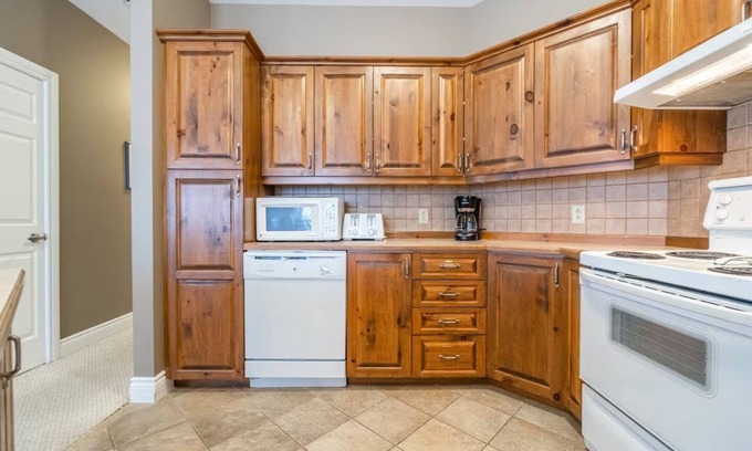 Saint-Faustin-Lac-Carre Condo | 🏔️ Luxurious Ski-In/Ski-Out Mountain Retreat at Mont-Blanc – Sleeps 8