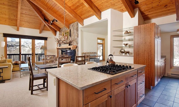 Snowmass Village Condo | Luxurious Snowmass Village 3BR Condo with Amazing Views and Hot Tub on Bus Route