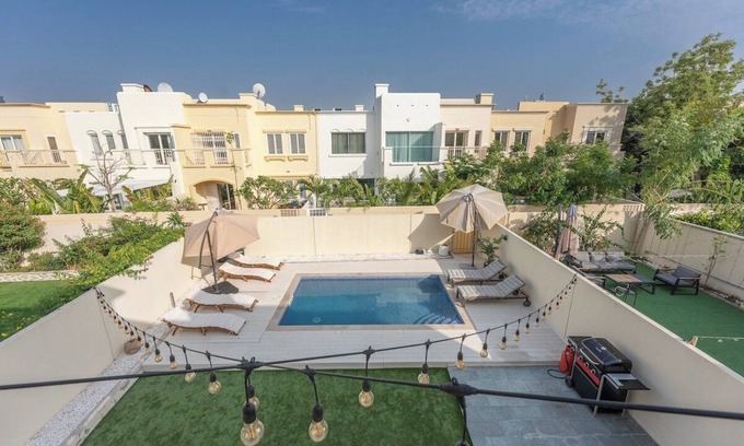 Dubai Villa | Luxurious Spacious 3-Bedroom Villa with Private Pool at Springs 10