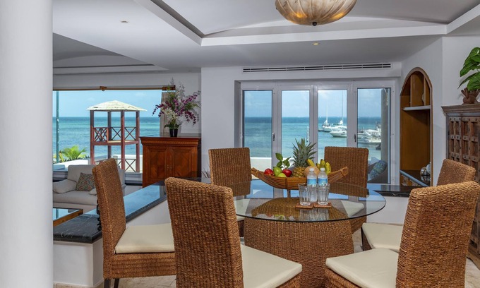 Zona Hotelera Villa | Luxurious & Spacious living on the beach! Breathtaking Views!