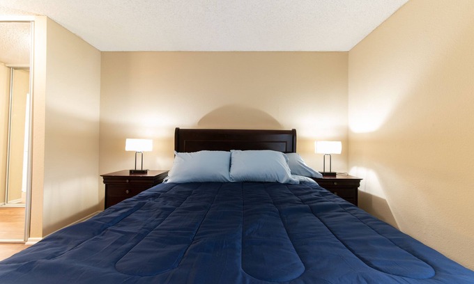 Santa Ana Heights Apartment | Luxurious stay near the beach
