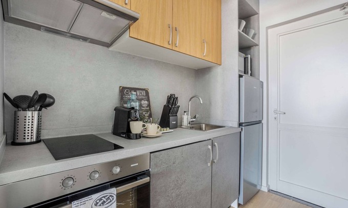 Old Dubai Apartment | Luxurious Studio with Sea Views in Palm Jumeirah