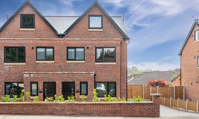 Walkden House | Luxurious Stylish: Modern Home