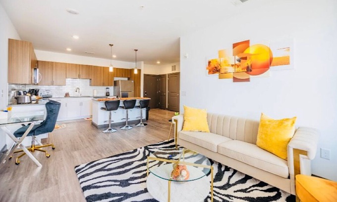 Downtown Apartment | Luxurious Unit★ Med Dist.★/Downtown★/Gated/ Pool-View★