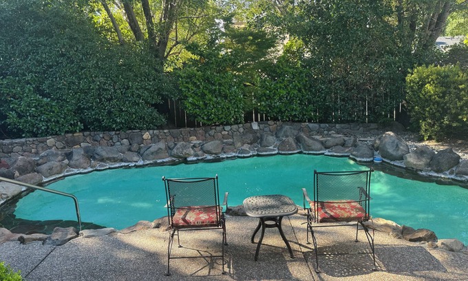 Eldridge House | Luxurious Wine Country Retreat in Glen Ellen, California 3BR/2.5BA with Pool