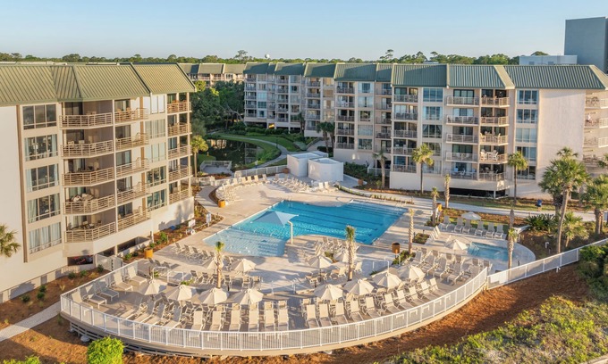 Palmetto Dunes Condo | LUXURIOUSLY RENOVATED ~ #3129 Steps To The Beach - 2 HOURS COURT TIME DAILY