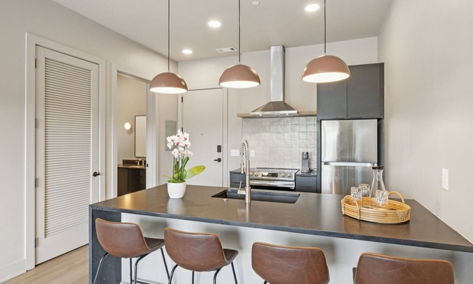 Inglewood Condo | Luxury 1 Bed 1 Bath w/Private Rooftop City Views & Parking