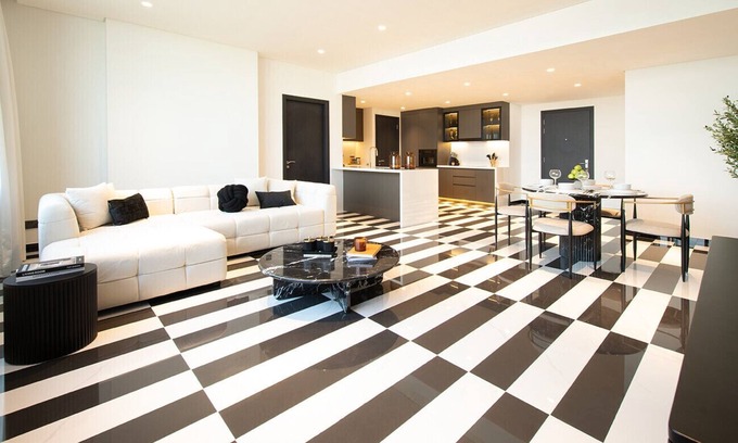 Bur Dubai Apartment | Luxury 1 Bed Apartment in Sky Gardens