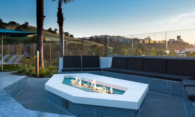 Los Angeles Apartment | 🌟 Luxury 1-Bedroom Apartment Close to Universal Studios 🎬n