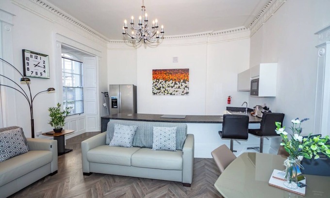 Plymouth Apartment | Luxury 1 bedroom ground floor apartment