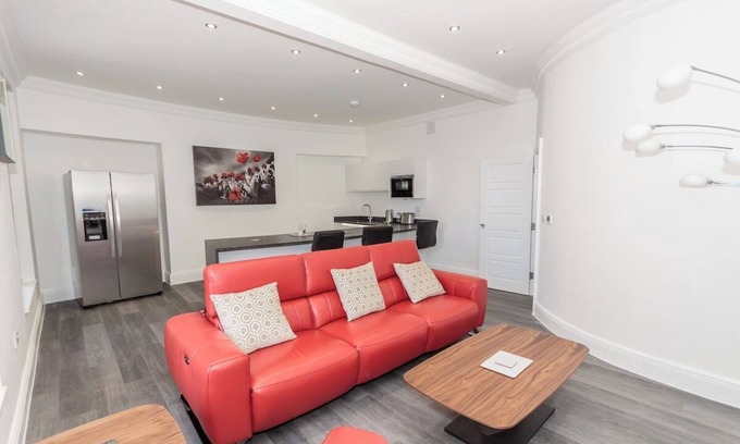 Plymouth House | Luxury 1 bedroom top floor apartment