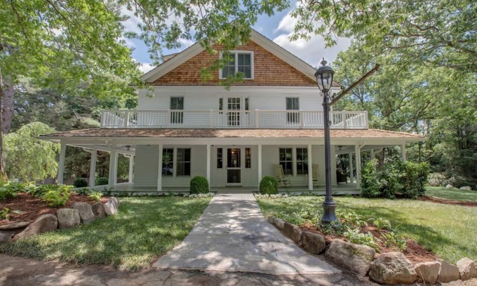 Highlands House | Luxury 10 Bedroom Estate, Walkable 4 Blocks to Highlands Main St NC