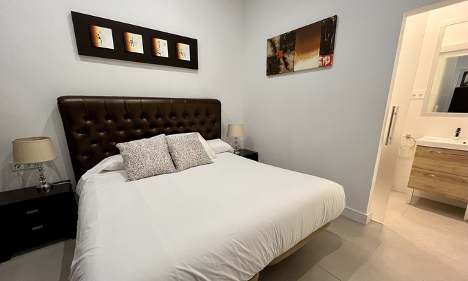 Centro Apartment | Luxury 140m high ceiling apartment 3 quiet and spacious bedrooms in city center.
