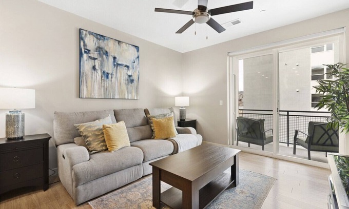 Downtown Salt Lake City Apartment | Luxury 1Bd/Ba Apt- Free Prkng Pool HotTub 24hrGym