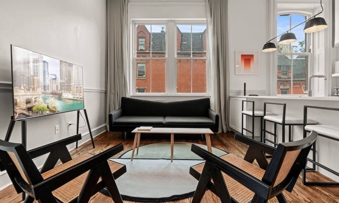 Fitler Square Apartment | Luxury 1BD Rittenhouse Sq. - Hosted By Stay Rafa