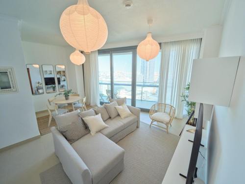 Downtown Dubai Apartment | Luxury 1BR Downtown Dubai Skyline & Sea View