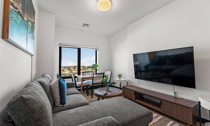 Everett Apartment | Luxury 1BR near Boston 3072