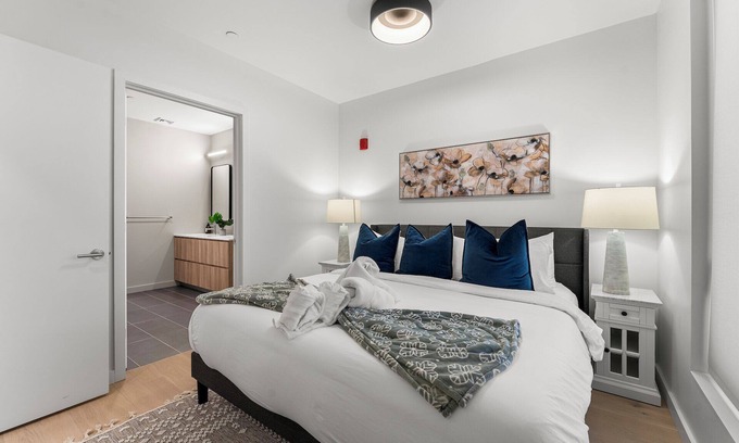 D Street - West Broadway Apartment | Luxury 1BR Next to Broadway Southie 3963