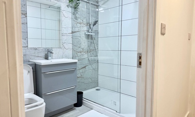 Birmingham Apartment | Luxury 2 Bed Apartment in West Midlands