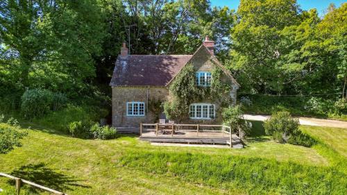 Beaminster House | Luxury 2 Bed Woodland Cottage on Rewilding Estate