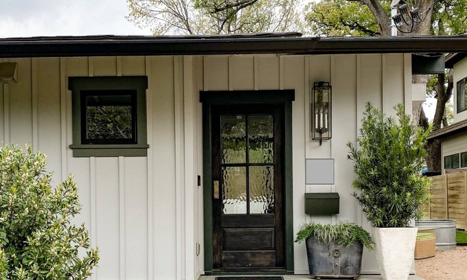 Westfield House | Luxury 2-bedroom Designer Home in Deep Eddy, minutes to Downtown & Lady Lake