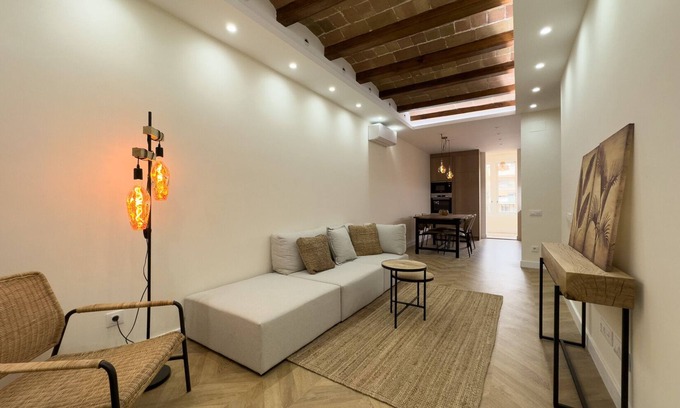 Esquerra de l'Eixample Apartment | Luxury 2-Bedroom Holiday Apartment in Eixample