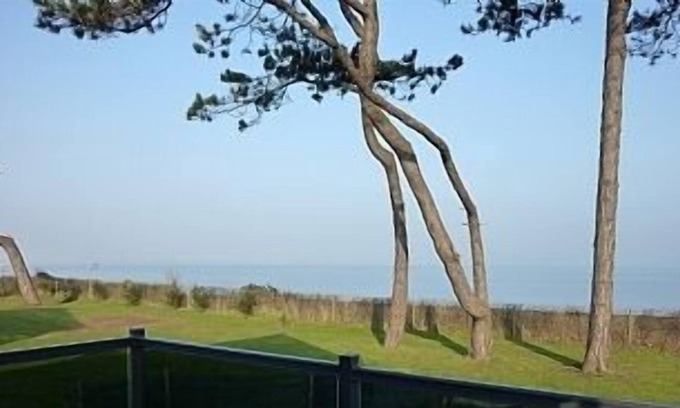 Leiston Ski Chalet | Luxury 2 Bedroom Self Catering Holiday Rental. Beach Front Location With Fantast