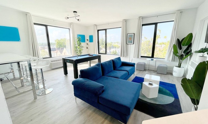 Elizabeth Apartment | Luxury 2 Bedroom Suite-near NYC, EWR, Prudential, NJPAC, American Dream, MetLife