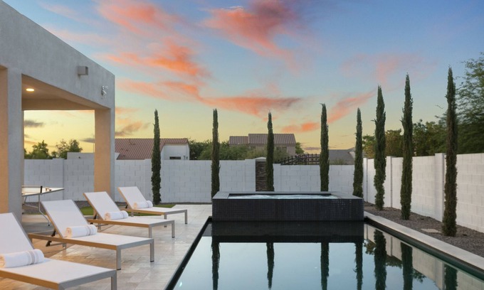 South Mountain House | Luxury 20+ people Home! Pool+ Hot Tub + MORE!