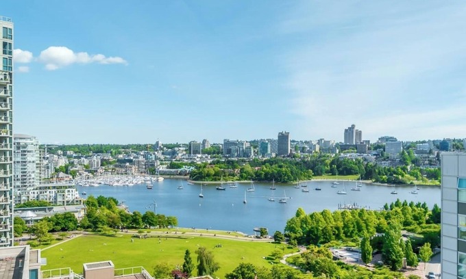 Downtown Vancouver Apartment | Luxury 2B2B Yaletown Condo with View and Pool!