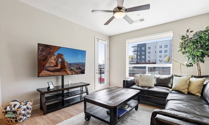 Downtown Salt Lake City Apartment | Luxury 2Bd 2Ba- Free HotTub, Pool, Prkg, Gym - NEW