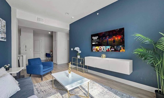 Deep Ellum Apartment | Luxury 2BD | Deep Ellum | Free Parking | Pool+Gym