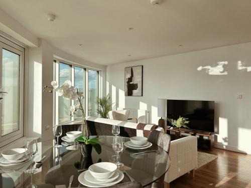 Harrow Apartment | Luxury 2BR Penthouse in Harrow with Balcony, Private Gym, Games Room & Guests Lounge