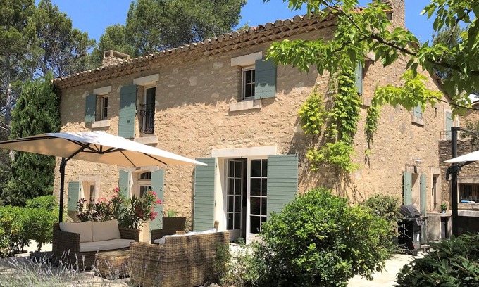 Saumane-de-Vaucluse House | Luxury 3 Bed Provencal house, private heated pool, peaceful rural location
