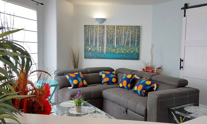 Grande Prairie House | "✨Luxury 3 Bed 2 Bath - All-Inclusive Furnished Retreat✨"