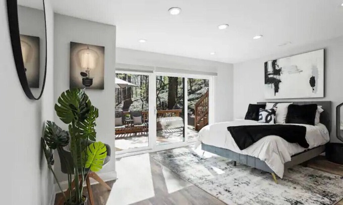 Randall Mill House | Luxury 3 bed buckhead home with freestanding tub