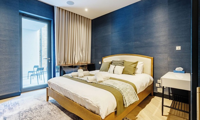 Campden House | Luxury 3-Bed Duplex w/Garden | 3min to Holland Park