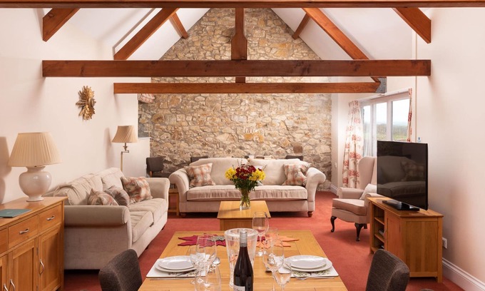 Chittlehamholt Cottage | Luxury 3-bedroom cottage with shared indoor heated pool, sauna and gym, plus golf and tennis