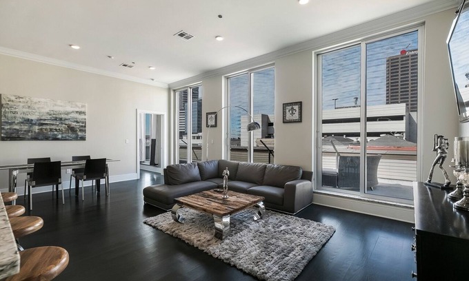 Central Business District Condo | Luxury 3 BR Penthouse with balcony in Downtown NOLA