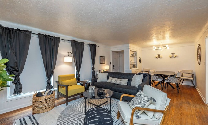 South Euclid House | Luxury 3 BRB, 2 full bath rehabbed unit 10 min from Cleveland Clinic and UH !