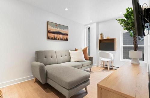 Shaughnessy Village Apartment | Luxury 3 person Apartment in heart Montréal downtown