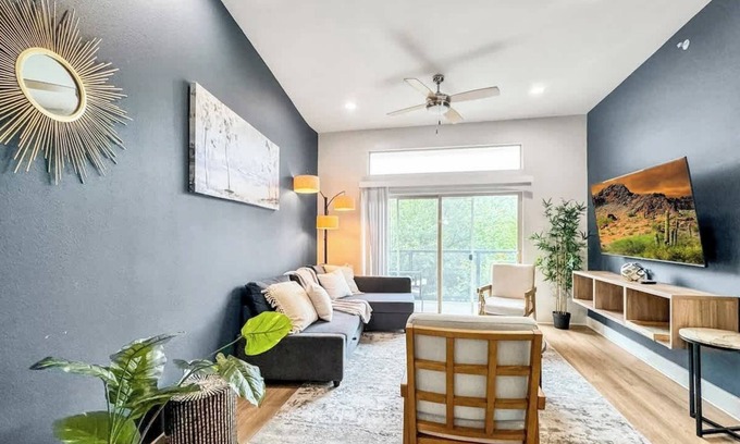 Deep Ellum Apartment | Luxury 3BD | DT Deep Ellum | 5 Beds | Free Parking