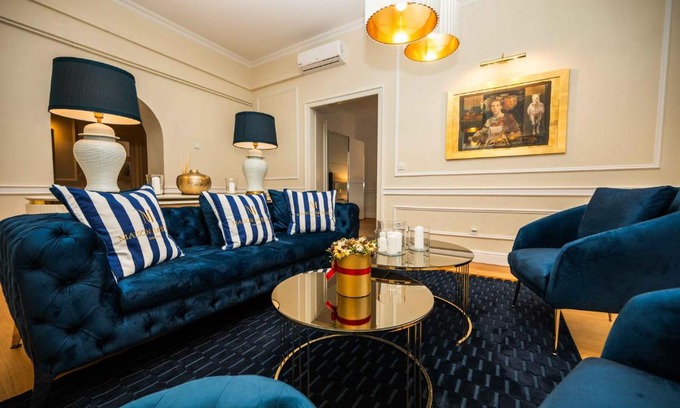 Old Town Apartment | Luxury 3BDR Suite- Maison Imperial